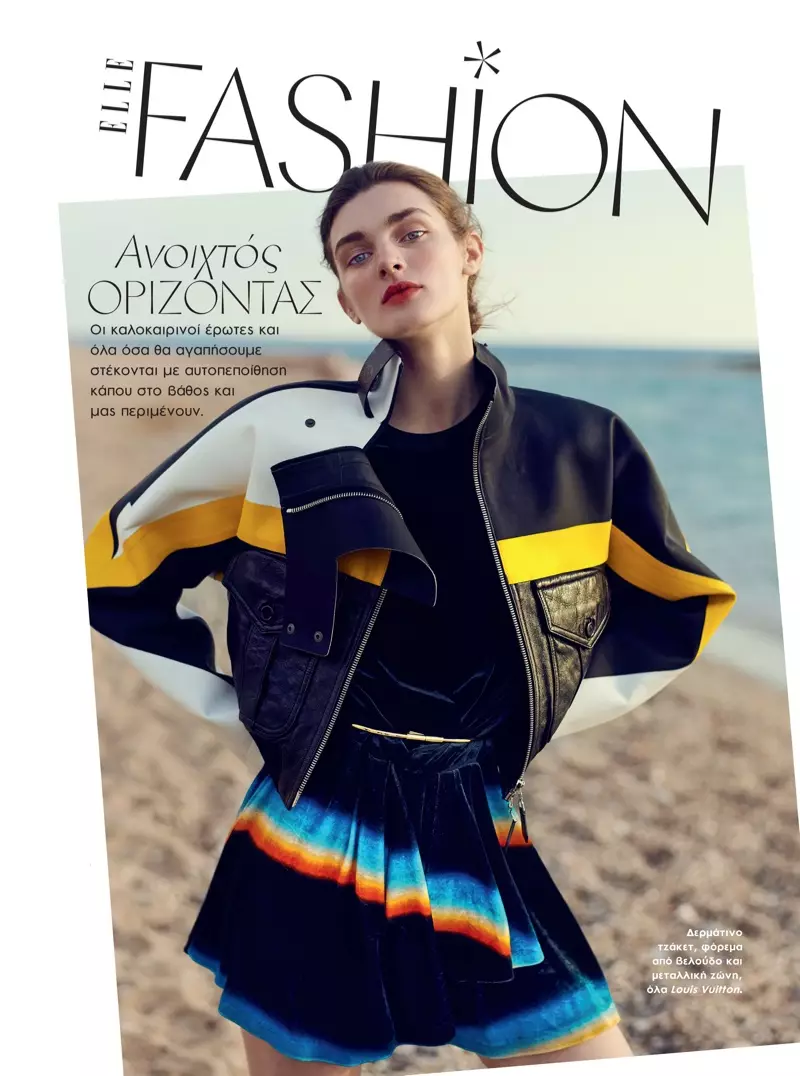 Nastya Abramova poartă un look glam la plajă pentru ELLE Grecia