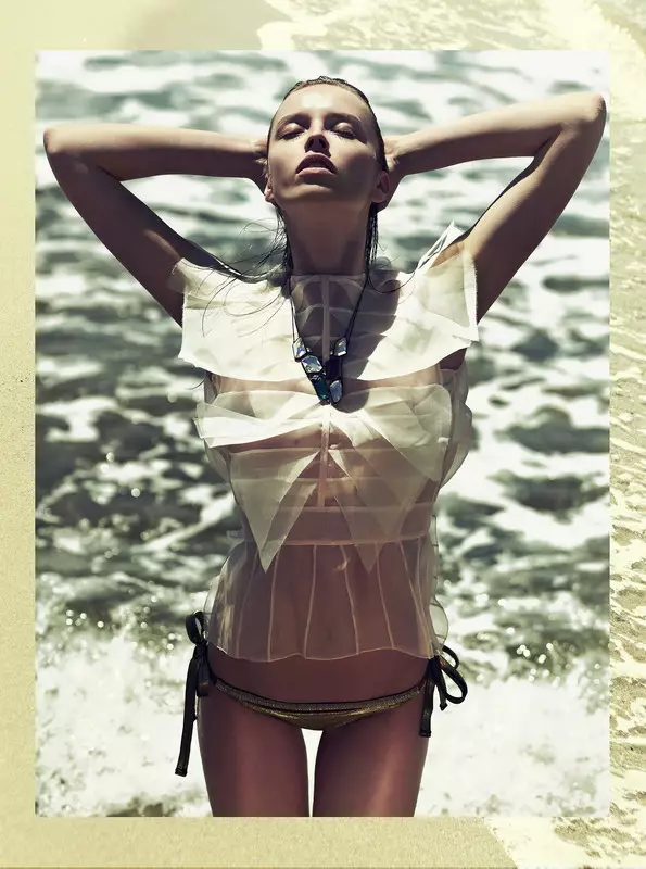 Magdalena Glonek Soaks Up Ocean Waves in Elle Greece Ιούλιος 2012 από τον Δημήτρη Σκουλό