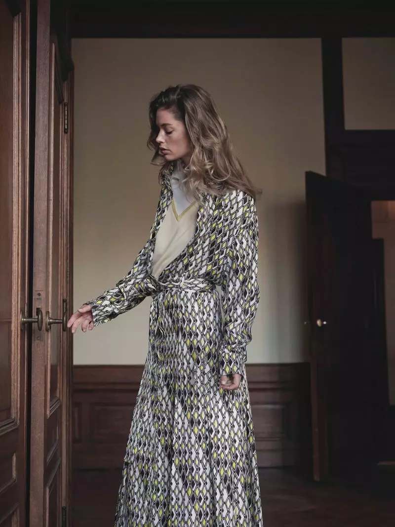 Doutzen Kroes poserar i elegant utseende för Sunday Times Style