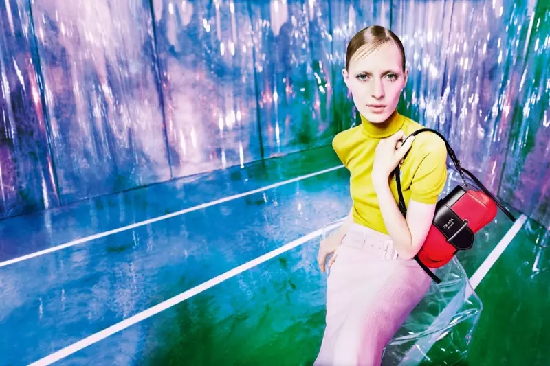 Julia Nobis Fronts Prada resort 2019 kampeni