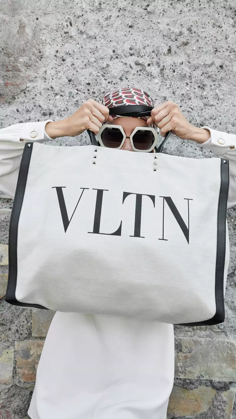 Valentino céntrase nos complementos para a súa campaña Resort 2019