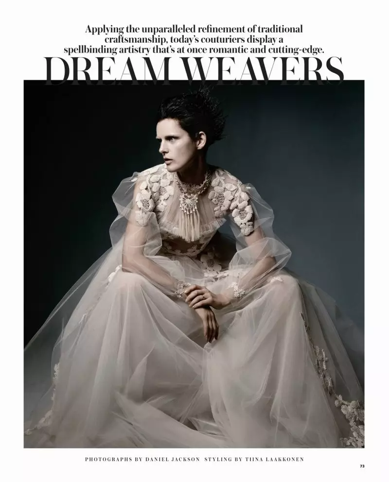 Stella Tennant Berpose dalam Couture untuk Majalah WSJ, Dirakam oleh Daniel Jackson