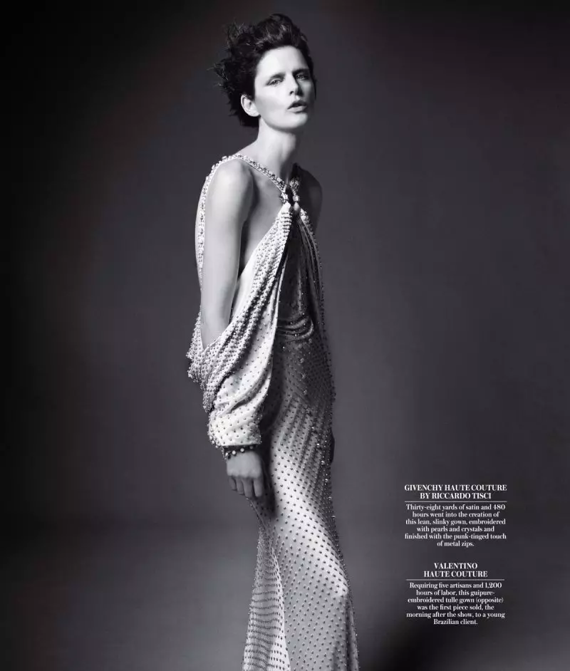 Stella Tennant posearret yn couture foar WSJ Magazine, Shot troch Daniel Jackson