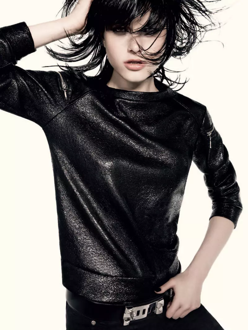 Tati Cotliar Vamps up the Pages of Harper's Bazaar Brazil juny 2012