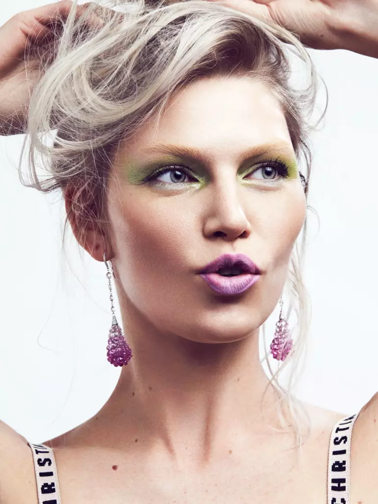 Aline Weber deslumbra con looks de maquillaje pastel para Vogue México