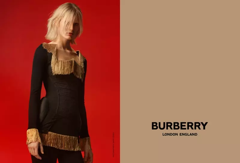 Клаудия Лавандер маъракаи баҳор-тобистони Burberry 2019-ро пеш мебарад