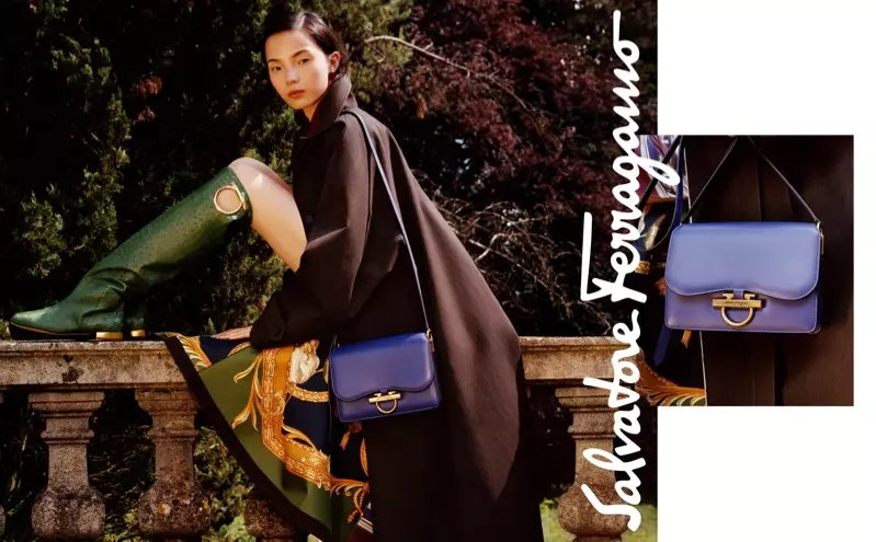 Xiao Wen Ju fronts Salvatore Ferragamo lub caij nplooj zeeg-caij ntuj no 2018 kev sib tw