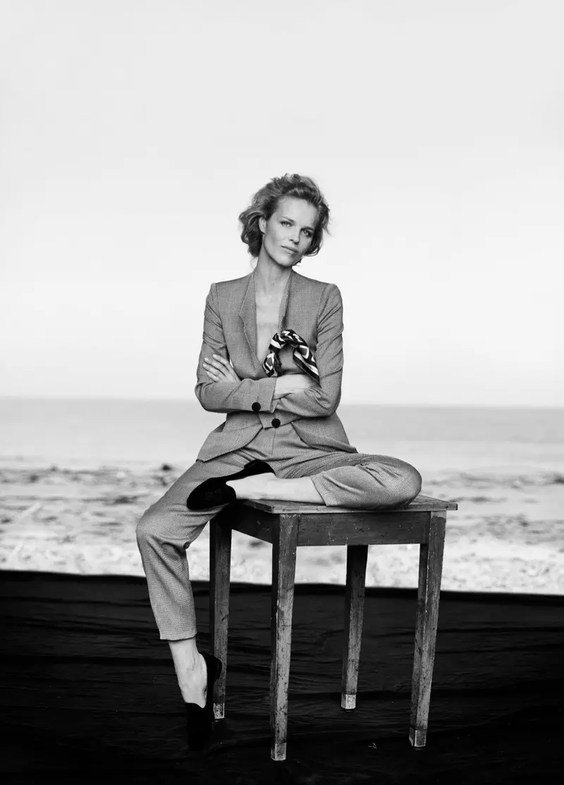 Eva Herzigova Giorgio Armani ගේ වසන්ත-ගිම්හාන 2016 උද්ඝෝෂනයේ රඟපායි