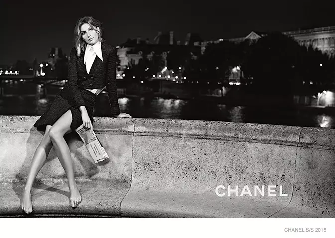 “Chanel Bahar 2015” mahabat kampaniýasynyň suratlary üçin Gisele Bundchen