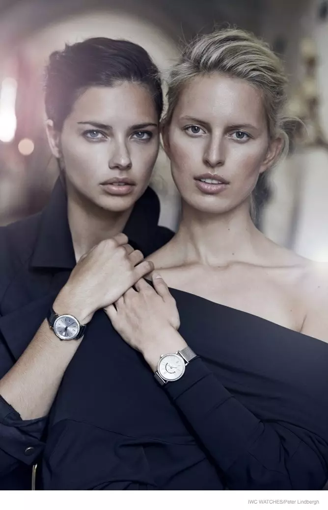 Adriana Lima & Karolina Kurkova posieren für IWC Watches Campaign von Peter Lindbergh