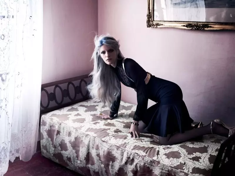 Laura Kampman è in lutto per il W Korea Shoot di Philip Riches