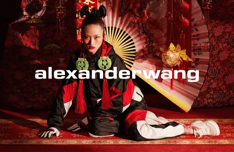 Léiríonn Alexander Wang faisean spreagtha Chinoiserie le haghaidh feachtas Collection 1 Drop 3