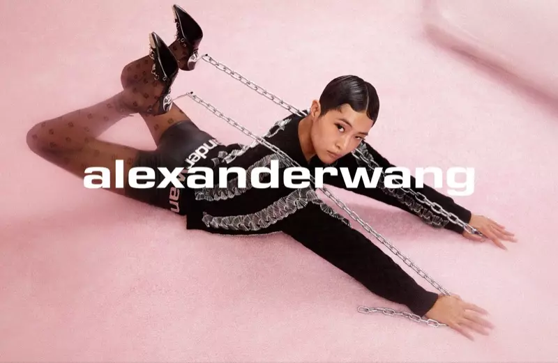 Sohyun Jung spelar huvudrollen i Alexander Wang Collection 1 Drop 2-kampanjen