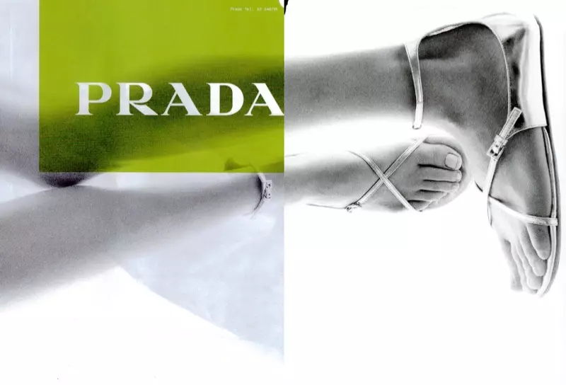 Сандалите заемат светлините на прожекторите в кампанията на Prada пролет-лято 2003 г