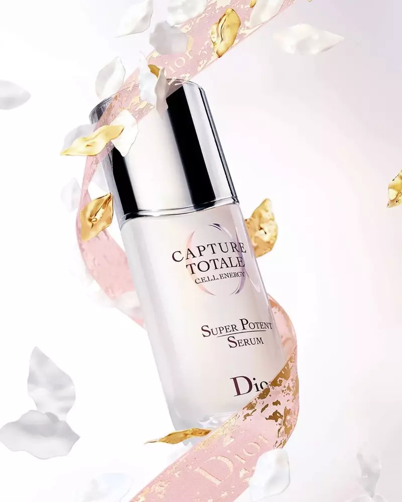 Ukubheka i-Dior Capture Totale Super Potent Serum.