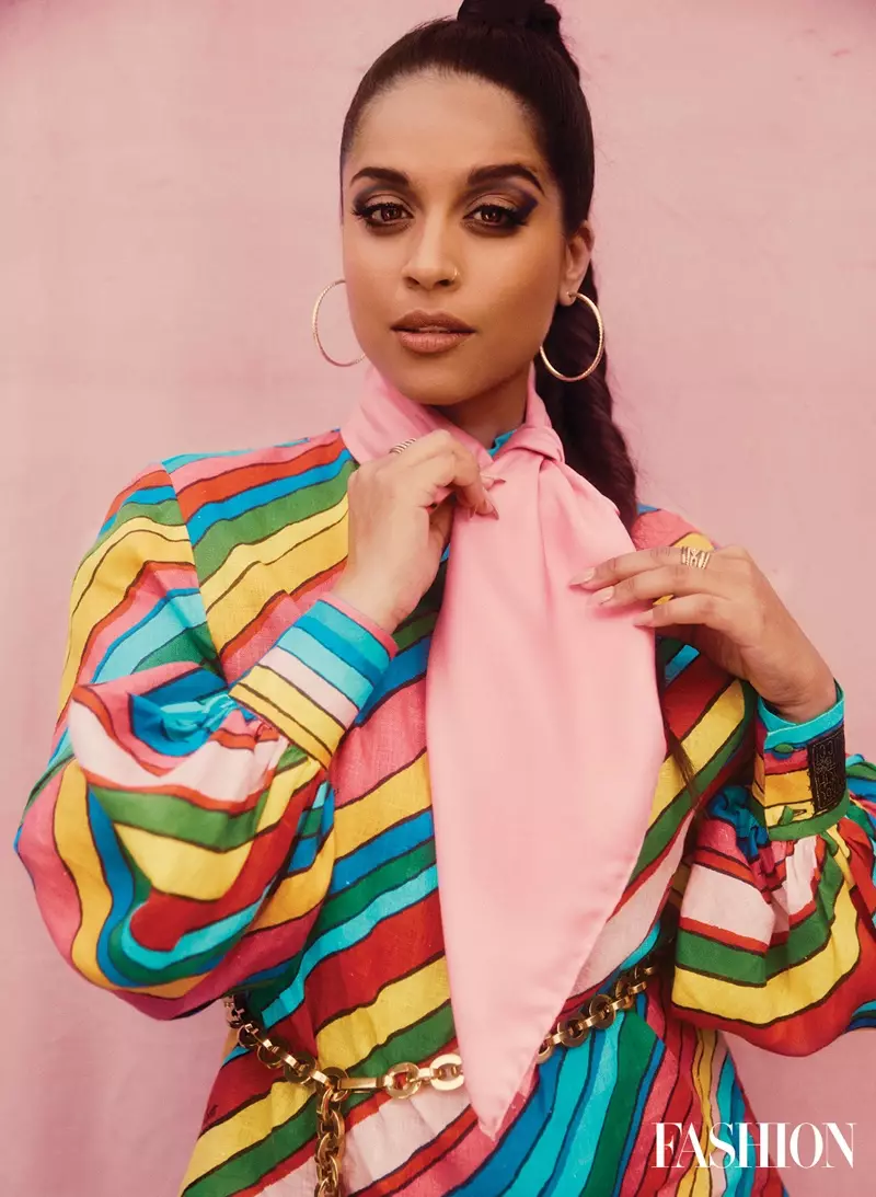 Sosial media ulduzu Lily Singh David Yurman sırğaları ilə Gucci görünüşünü geyinir. Foto: Austin Hargrave / FASHION