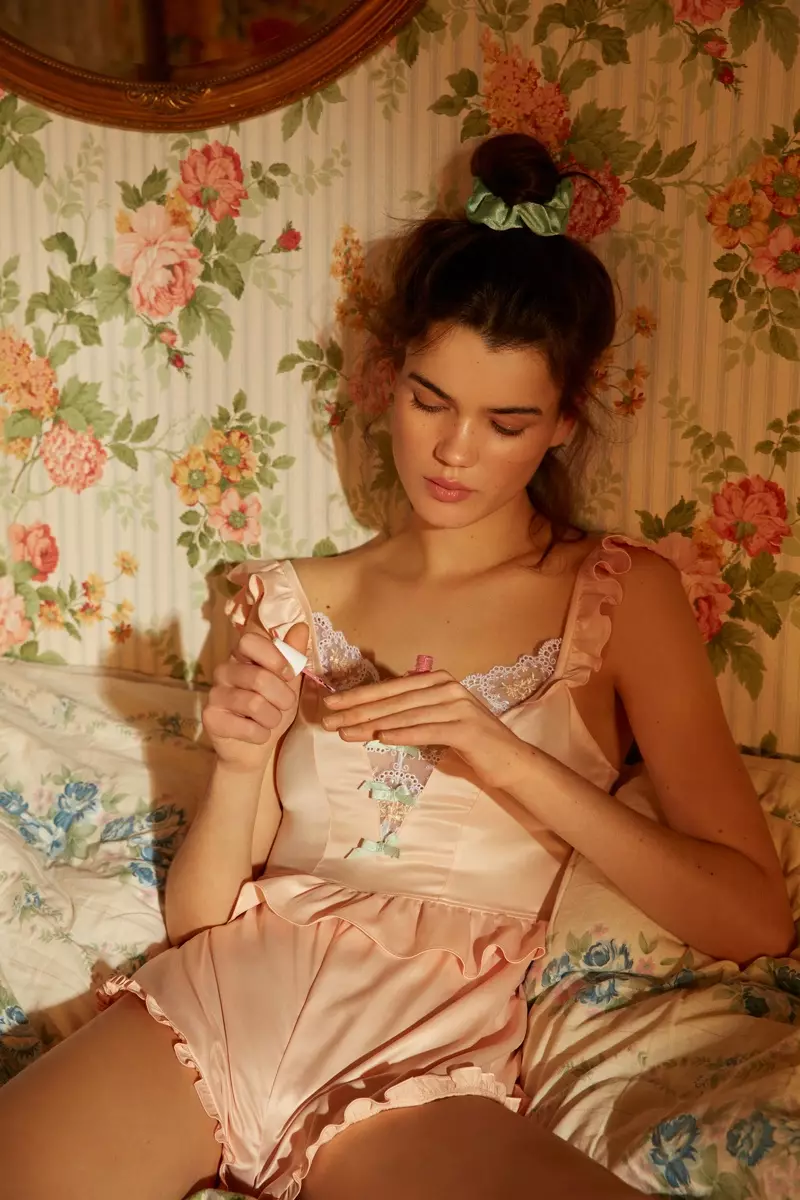 Mabel Heart Embroidery Romper iš For Love & Lemons x Victoria's Secret.