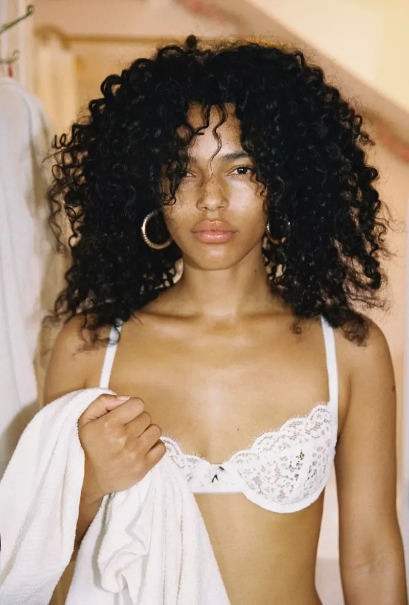 Para sa Love & Lemons x Victoria's Secret Mia lace scoop bra.