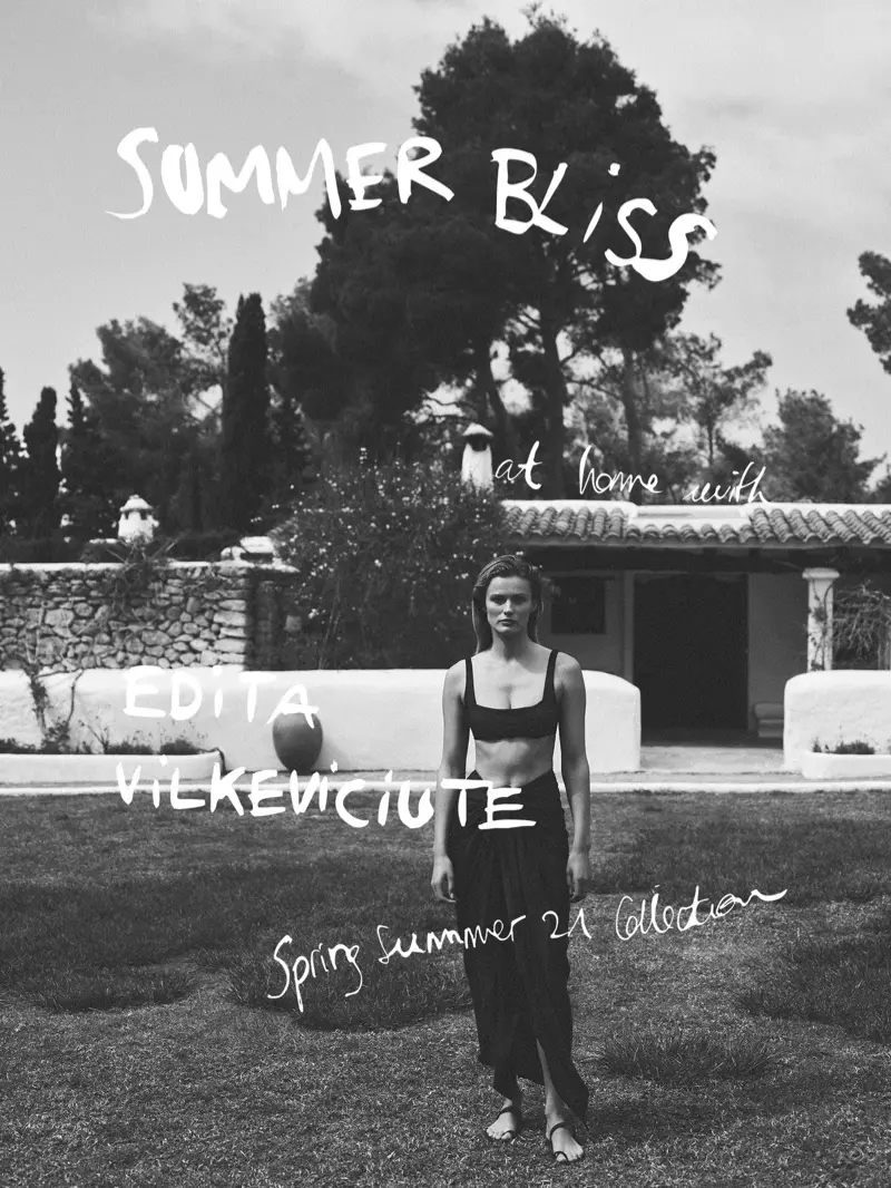 Edita Vilkeviciute Zara Home Summer Bliss 2021-ci ilin yaz-yay redaktorunda poza verir.