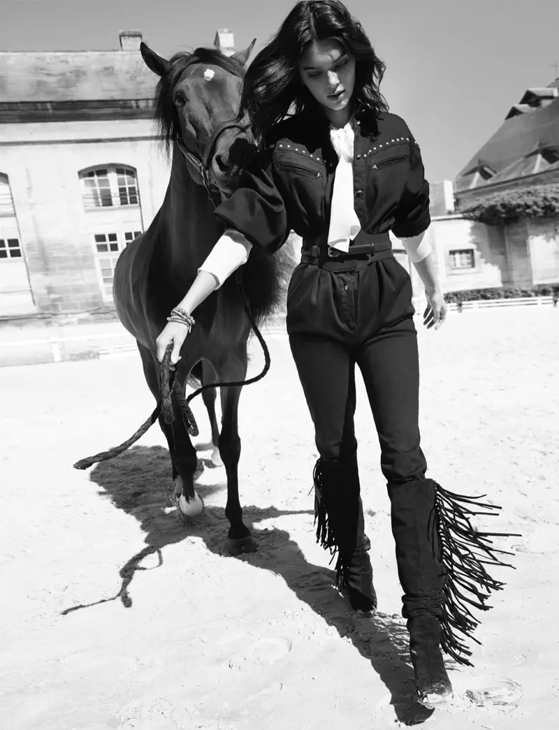 Qaababka Kendall Jenner ee Equestrian Style ee ELLE France