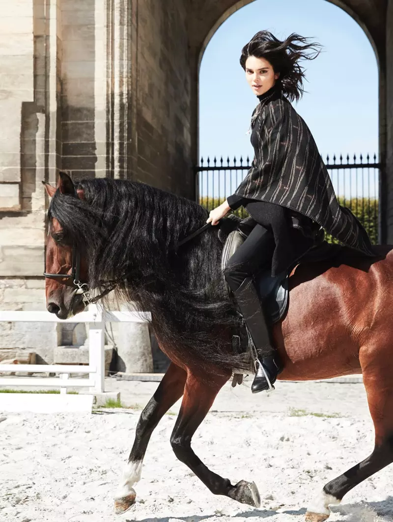 ELLE ප්‍රංශයේ Kendall Jenner Models Equestrian Style