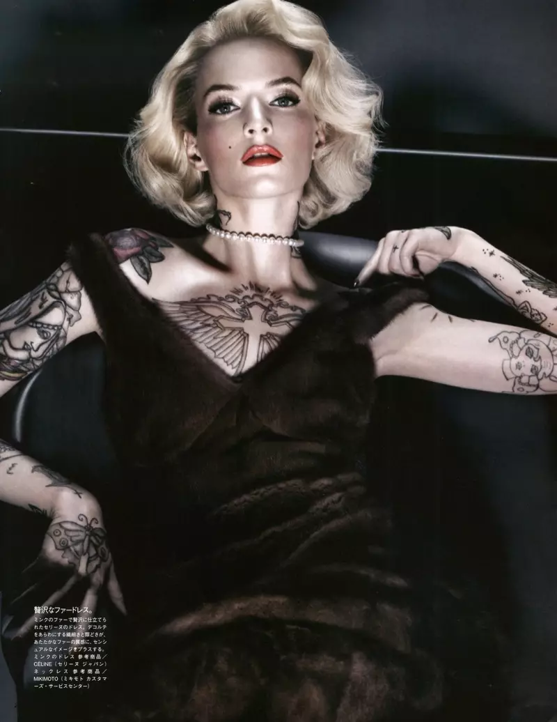 Daria Strokous เป็น Tattoo Glam สำหรับ Vogue Japan Shoot โดย Sølve Sundsbø