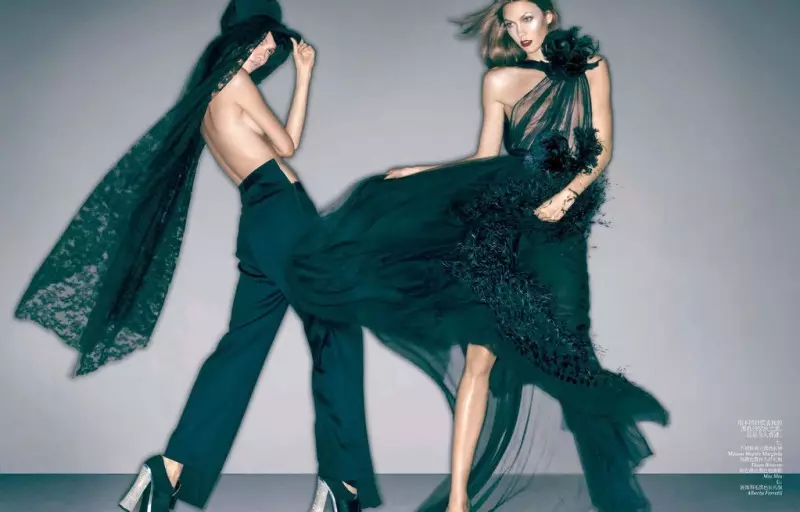 Karlie Kloss beschwört elegante Eleganz für Vogue China Dezember 2012 herauf, fotografiert von Sølve Sundsbø