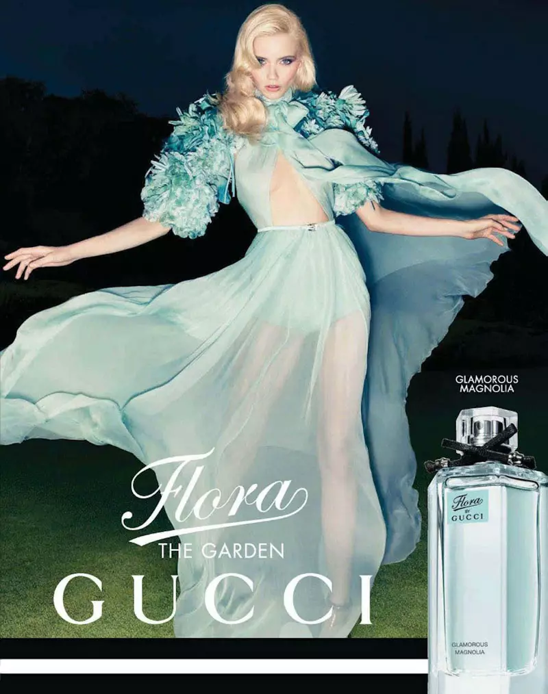 Abbey Lee Kershaw yra angeliška „Gucci“ „Flora“ kvepalų kampanijoje, kurią sukūrė Sølve Sundsbø