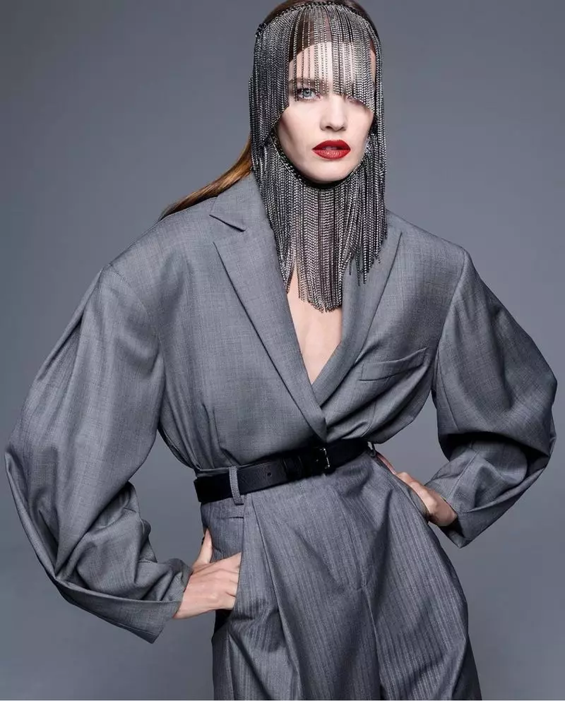 Natalia Vodianova Vogue චීනය සඳහා Glam Factor බවට පත් කරයි