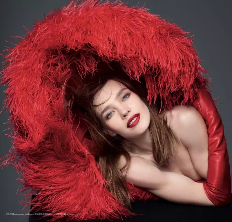 Natalia Vodianova alza il fattore glamour per Vogue Cina