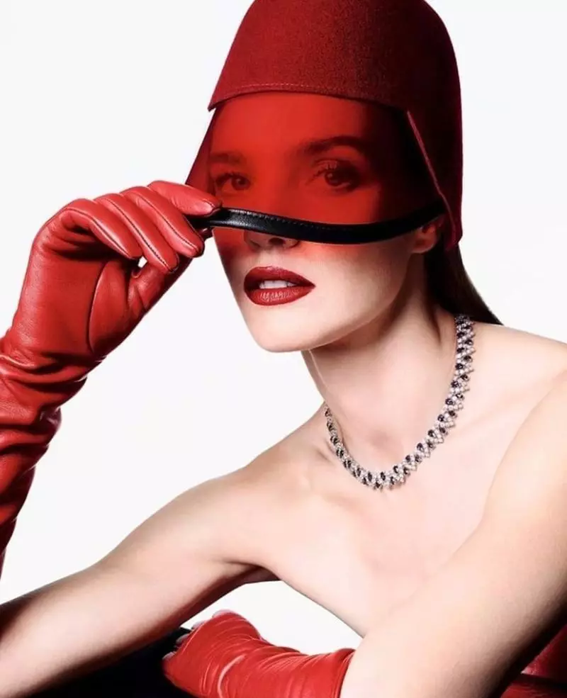 Natalia Vodianova snýr að glímuþáttunum fyrir Vogue Kína