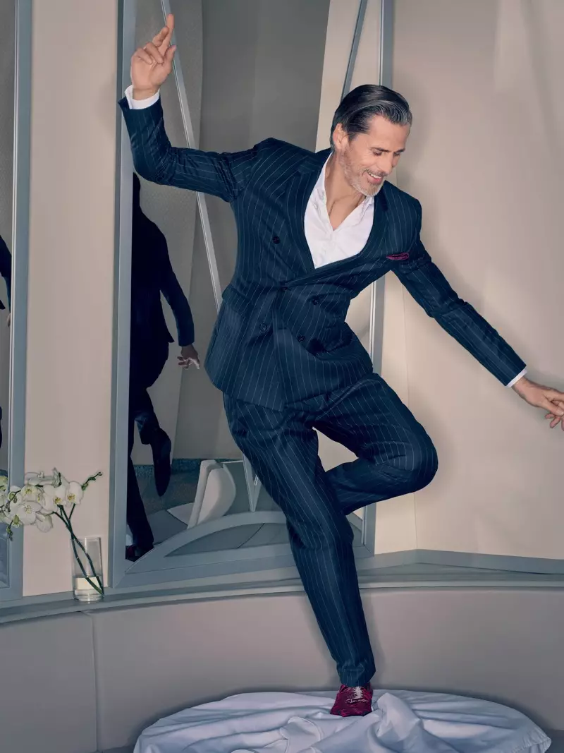 Mark Vanderloo past in de herfst-winter 2018-campagne van Emporio Armani