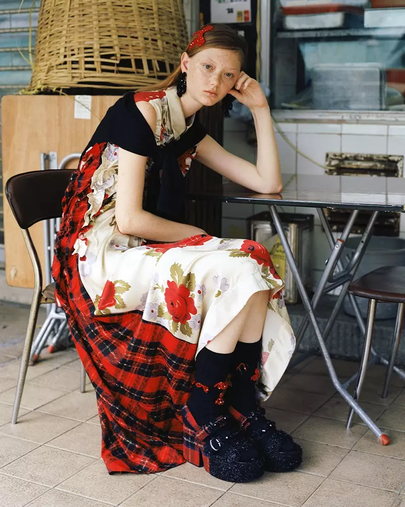 Sara Grace Wallerstedt Model Simone Rocha Mencari Majalah