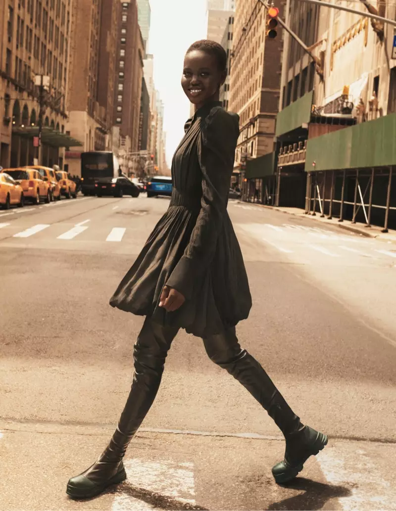 Adut Akech je ves nasmeh v kampanji H&M Studio jesen-zima 2019