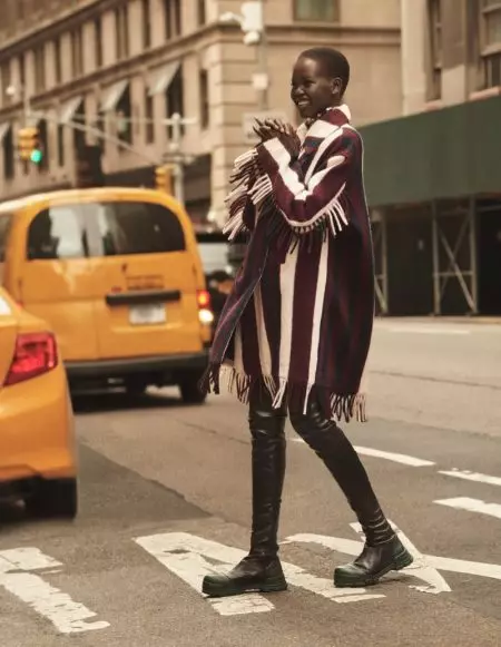 Adut Akech виходить на вулиці в осінній кампанії H&M Studio 2019