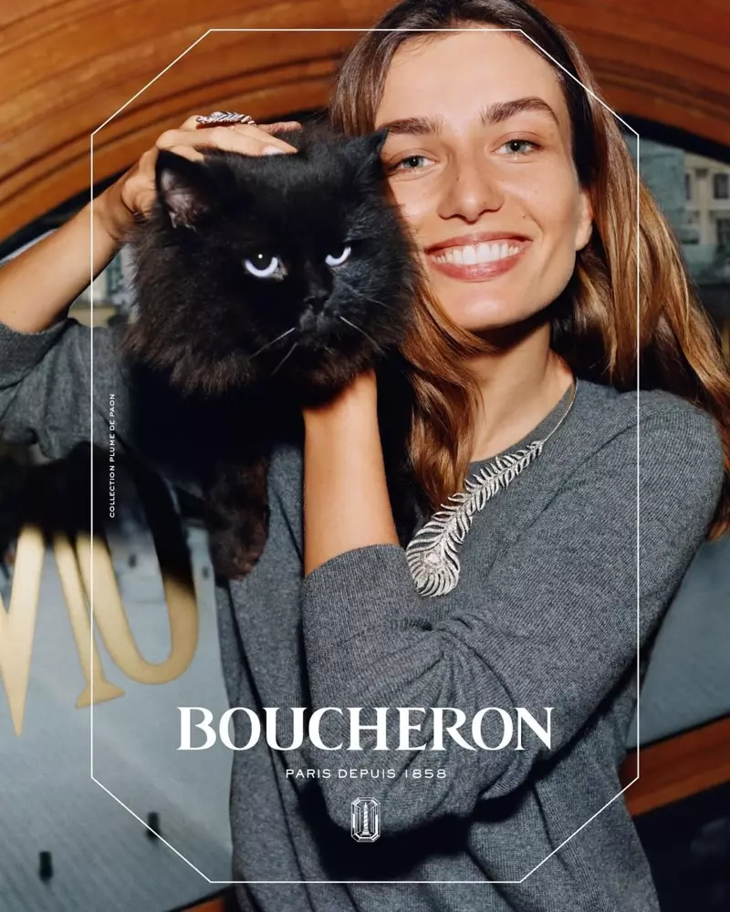 Bergambar dengan kucing, Andreea Diaconu hadapan kempen BoucheronBergambar dengan kucing, Andreea Diaconu hadapan kempen Boucheron