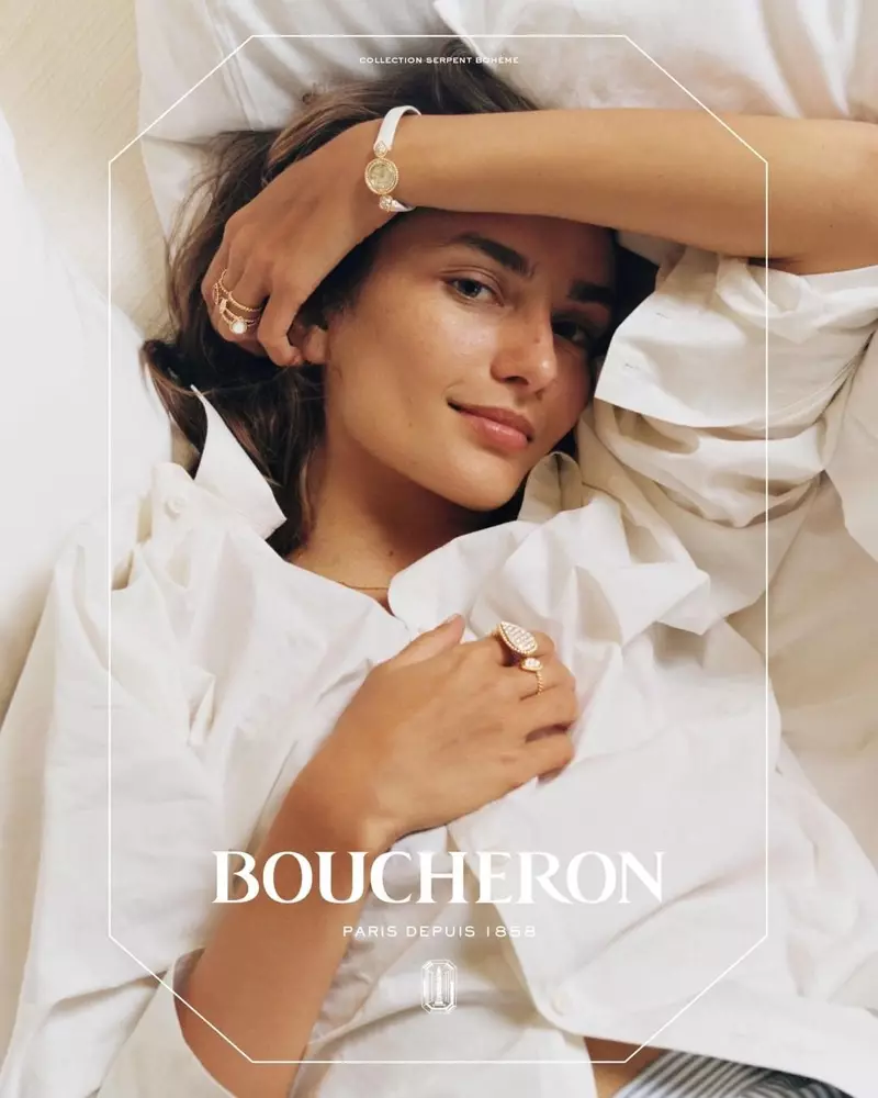Andreea Diaconu သည် Serpent Bohème collection ကိုဝတ်ဆင်ထားသည့် Boucheron လက်ဝတ်ရတနာလှုပ်ရှားမှုတွင်ပေါ်လာသည်။