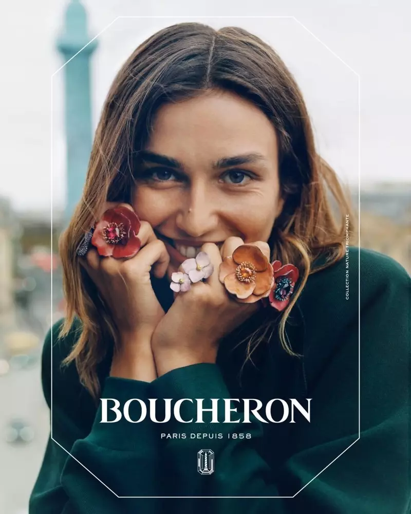 Modelka Andreea Diaconu nosi pierścionki z kwiatami w kampanii Boucheron
