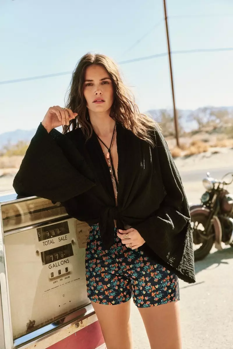 Vanessa Moody poseert voor de collectie Free People mei 2021. Foto: Graham Dunn