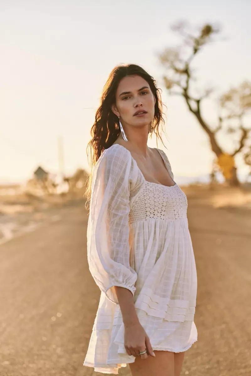 Vanessa Moody bergambar untuk koleksi Free People Mei 2021. Foto: Graham Dunn