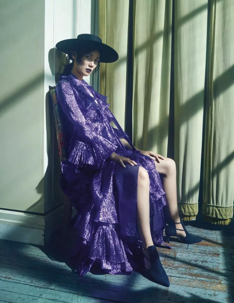 Tao Okamoto Japanaponiýanyň “Violet Book” romantik köýneklerinde