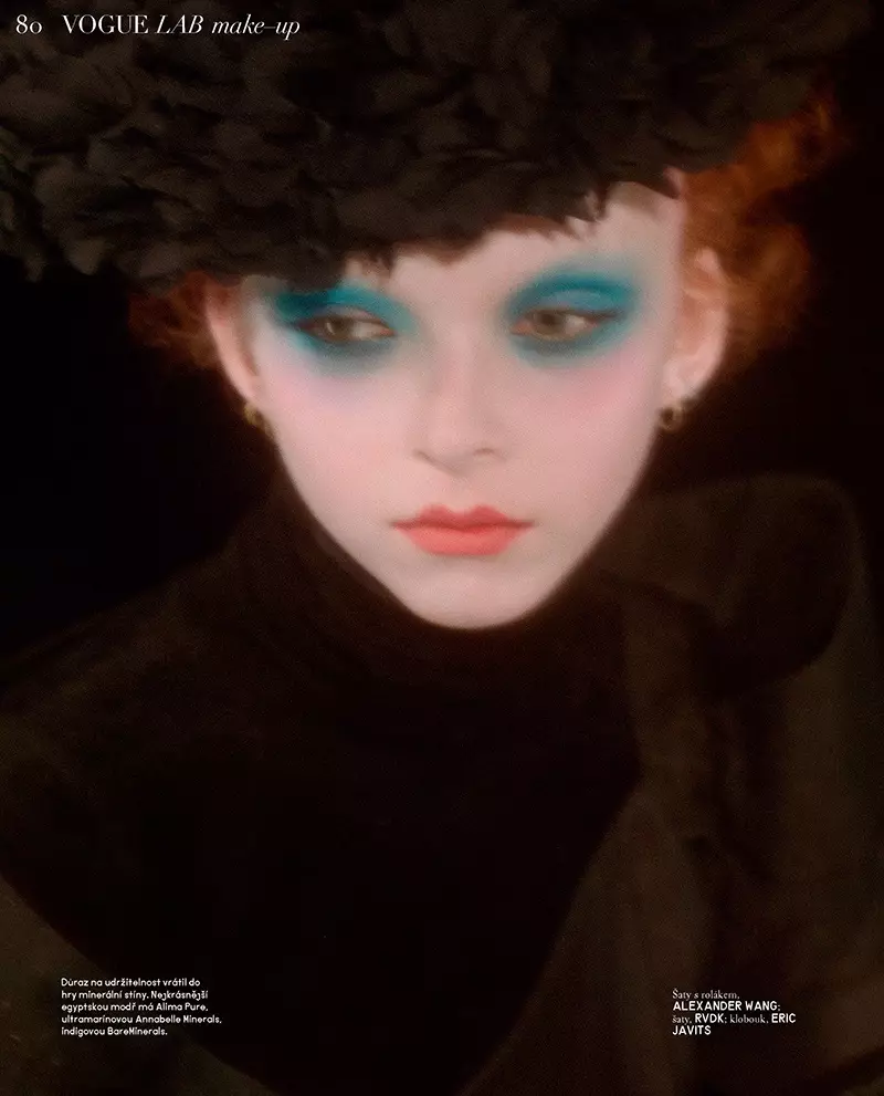 Lily Nova nosí Avant-Garde Looks for Vogue Czechoslovakia