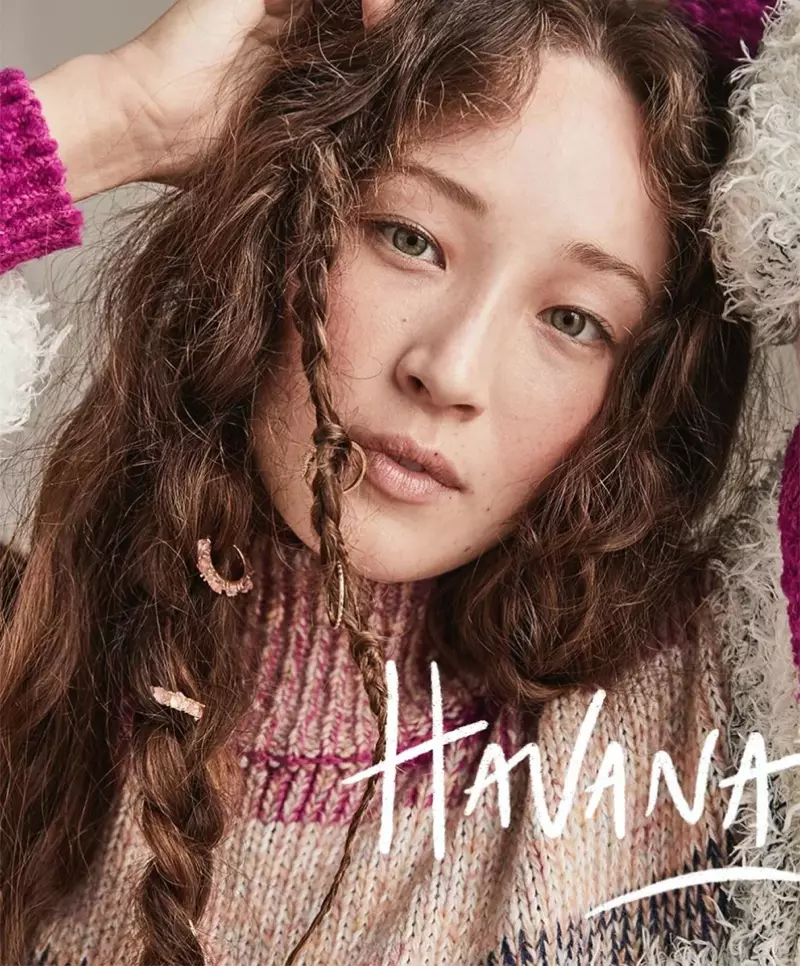 Havana Liu מופיעה בקטלוג Free People סתיו 2020.