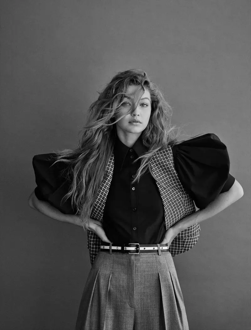 Gigi Hadid yn Ystumio yng Nghyrchfan Michael Kors yn Chwilio am Vogue Germany