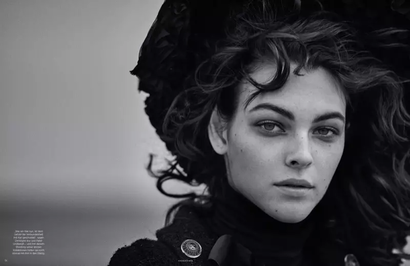 Birgit Kos、Luna Bijl 和 Vittoria Ceretti 模特优雅亮相 Vogue 德国版