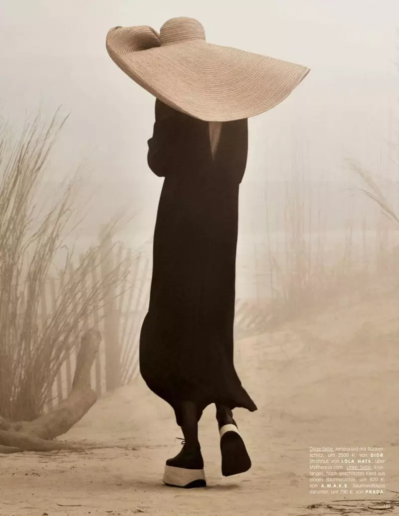 جوليا ستيجنر عارضات الأزياء أحادية اللون لمجلة فوغ ألمانيا