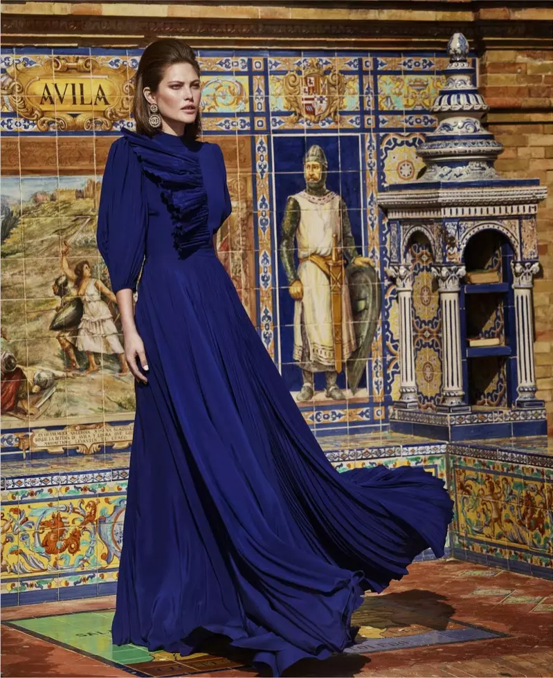 Catherine McNeil Adayimilira mu Zosindikiza Zokongola za Harper's Bazaar