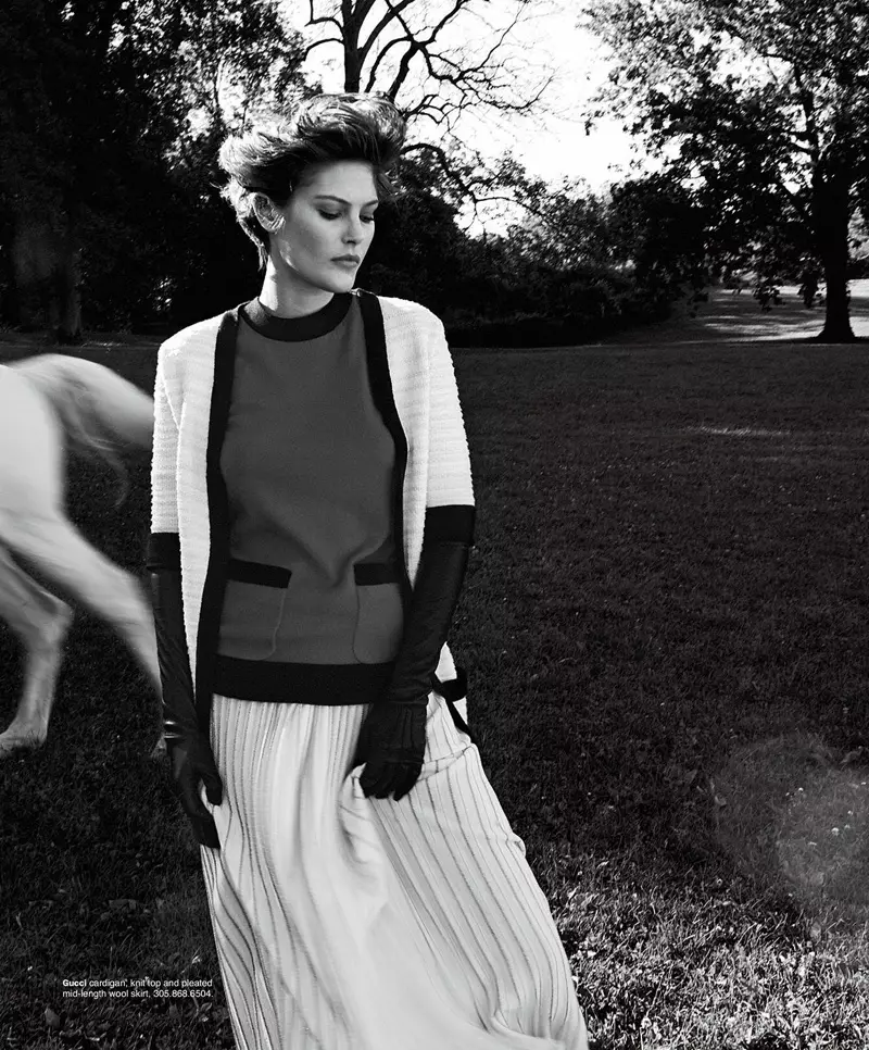 Catherine McNeil assume estilo equestre para a revista Bal Harbour