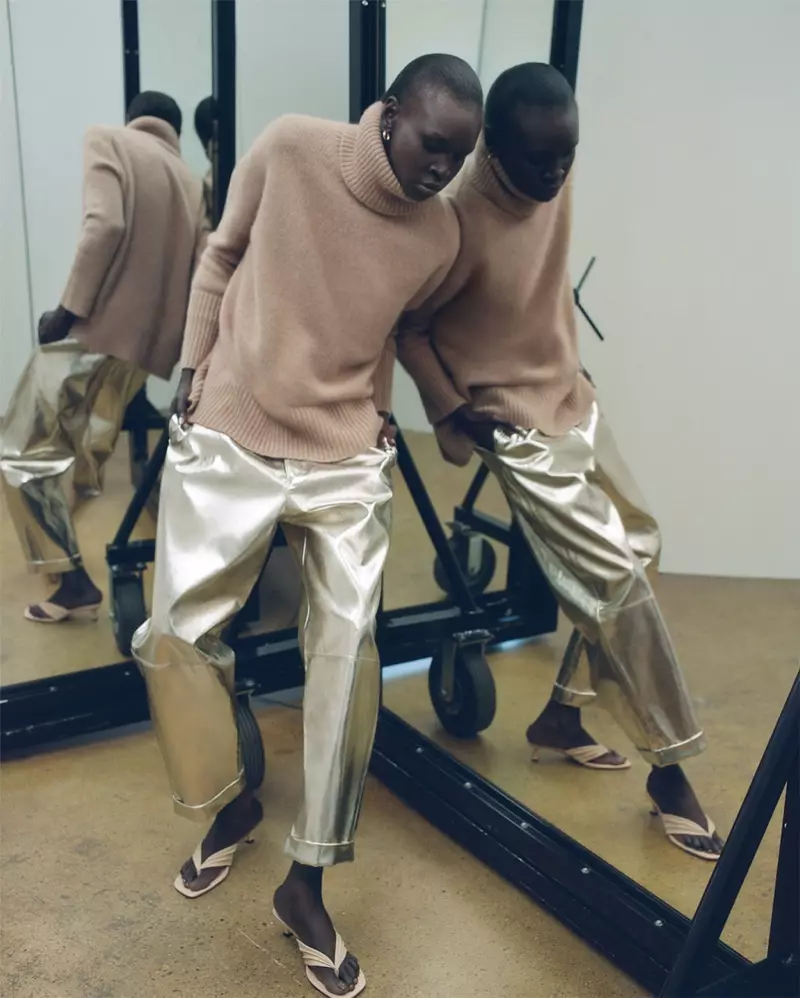 Alek Wek tampil ing pilihan sweter musim gugur-musim dingin 2019 Zara