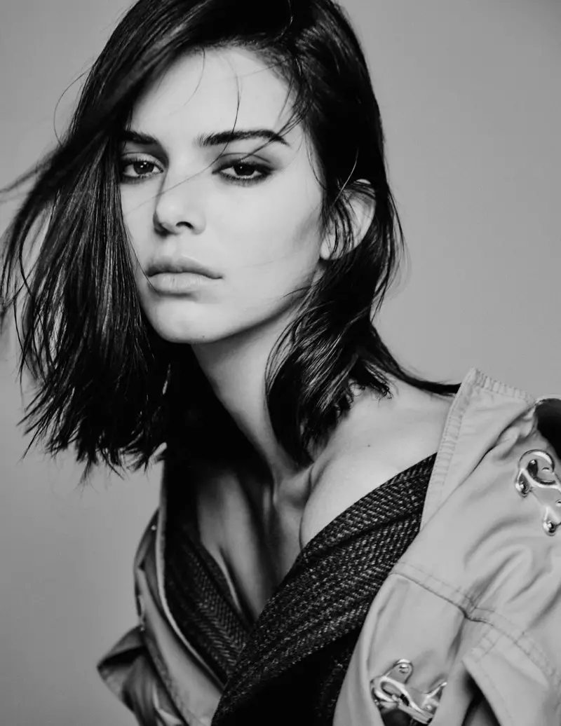 Kendall Jenner ၊ Karlie Kloss သည် V Magazine အတွက် Outerwear တွင် ပါဝင်ခဲ့သည်။